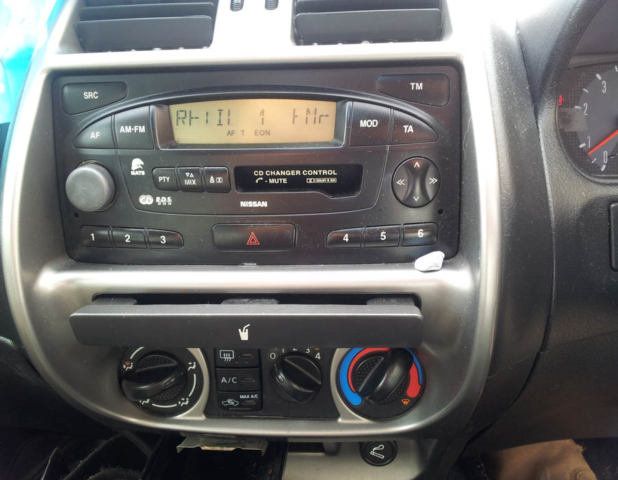 Nissan Terrano SVE TD heater-switch
